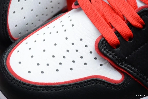 1 Air 555088-062 Jordan Bloodline 555088-062 0523